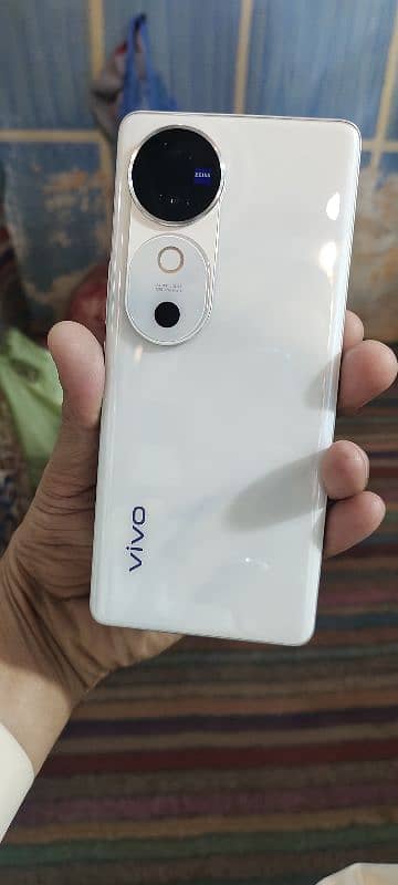 Vivo V40 5G 1