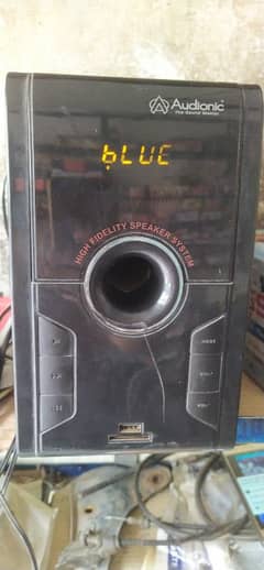 audionoc bluetuth speaker for sale, very good condition