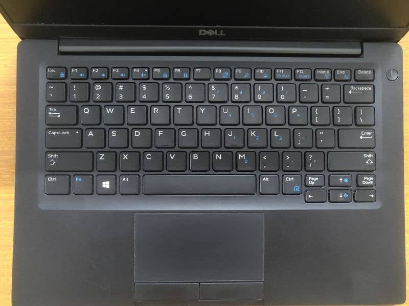 DELL LATITUDE 7390 1