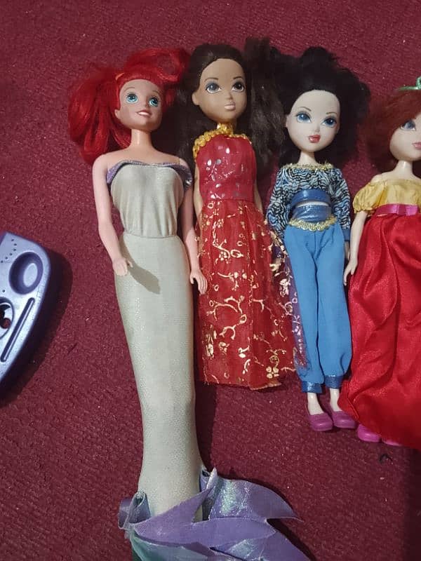 dolls and baby seat 0