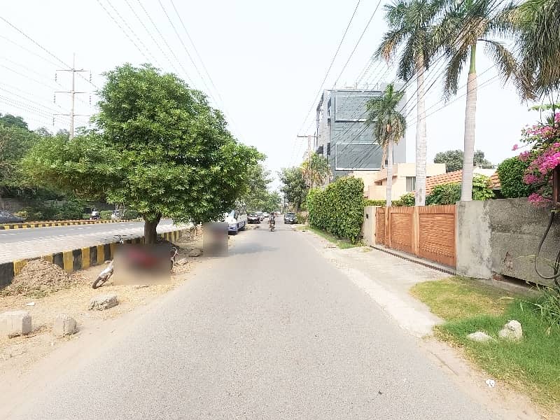 Book A Prime Location House Of 2 Kanal In Garden Town - Tariq Block Lahore 4