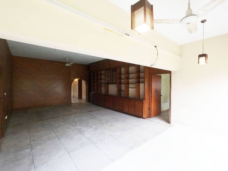 Book A Prime Location House Of 2 Kanal In Garden Town - Tariq Block Lahore 16