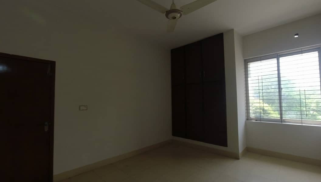 Gulberg Prime Location 1 Kanal House For Rent 16