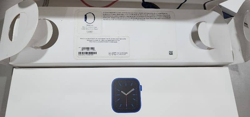 Apple watch series 6 10/10 condition 3