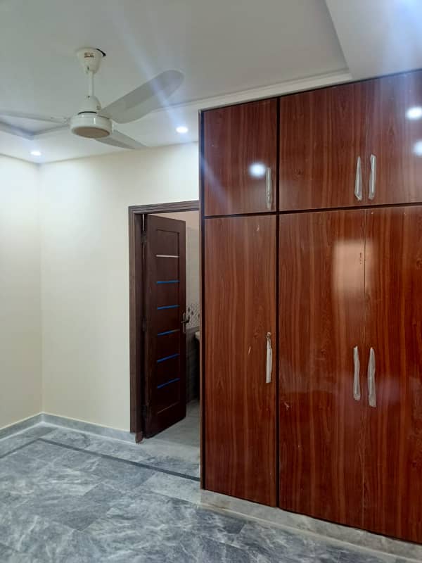 Spacious 5 Marla Lower Portion for Bachelor in Johar Town 2 Beds, Kitchen, TV Lounge & Drawing Room 10