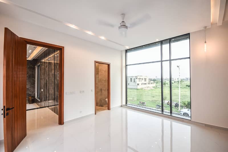 01 Kanal Magnificent Ultra Modern Bungalow For Sale 22