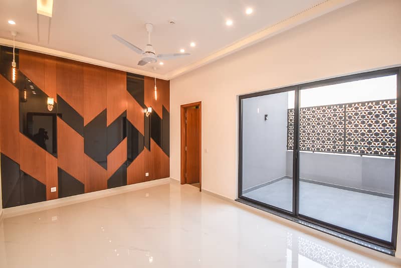 01 Kanal Magnificent Ultra Modern Bungalow For Sale 28