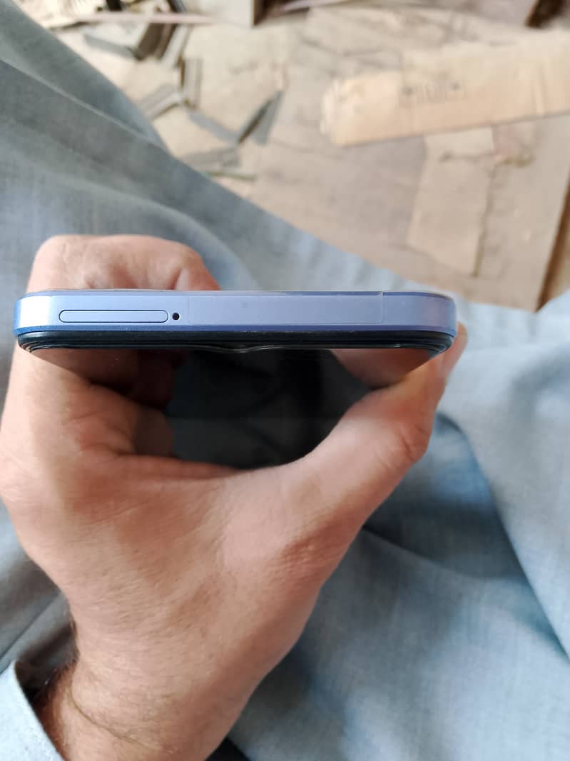 Vivo Y17s 4