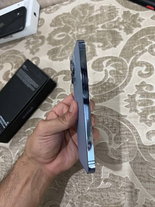 IPhone 13 pro 256gb factory unlock with box 3