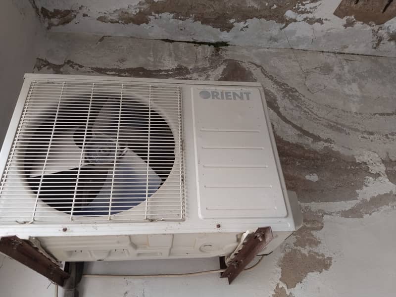 Selling Orient split AC 1