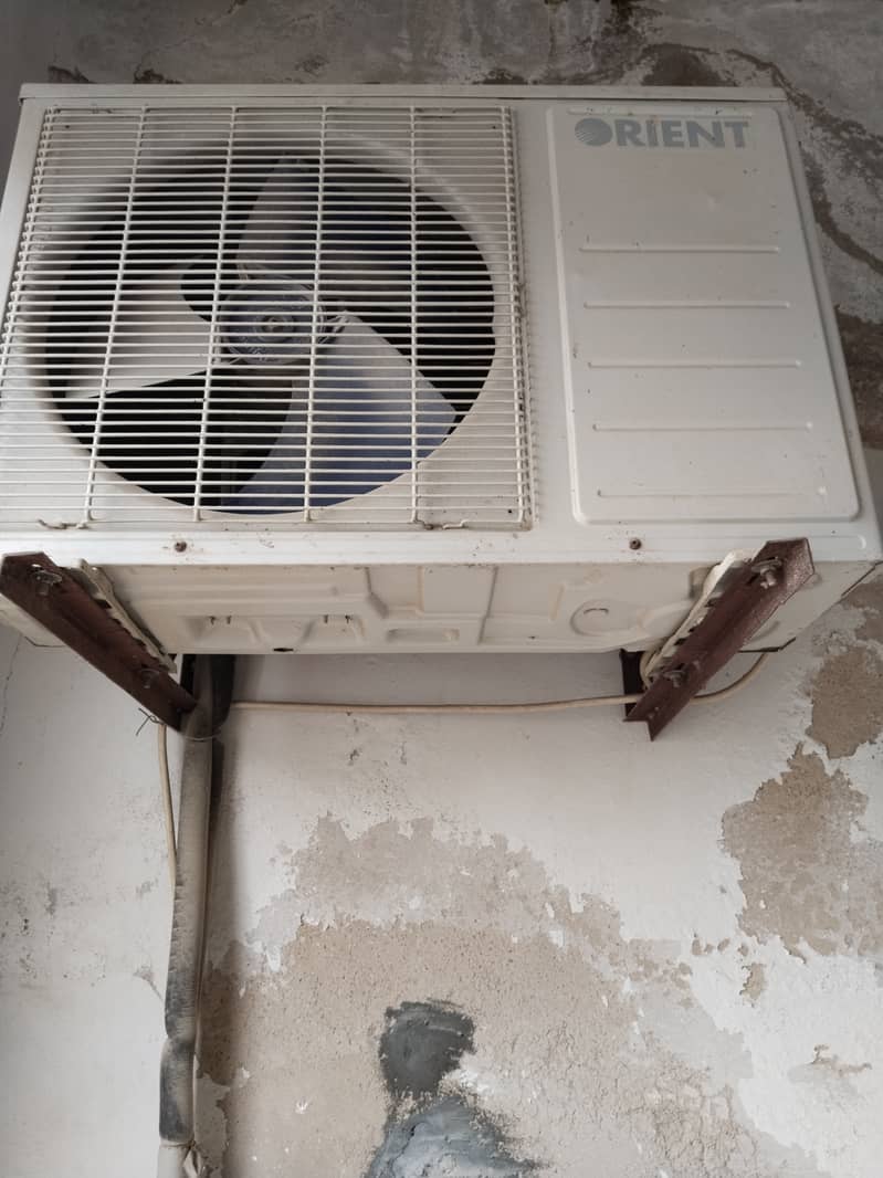 Selling Orient split AC 2