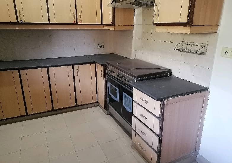 10 Marla House Up For rent In Askari 10 - Sector F 6