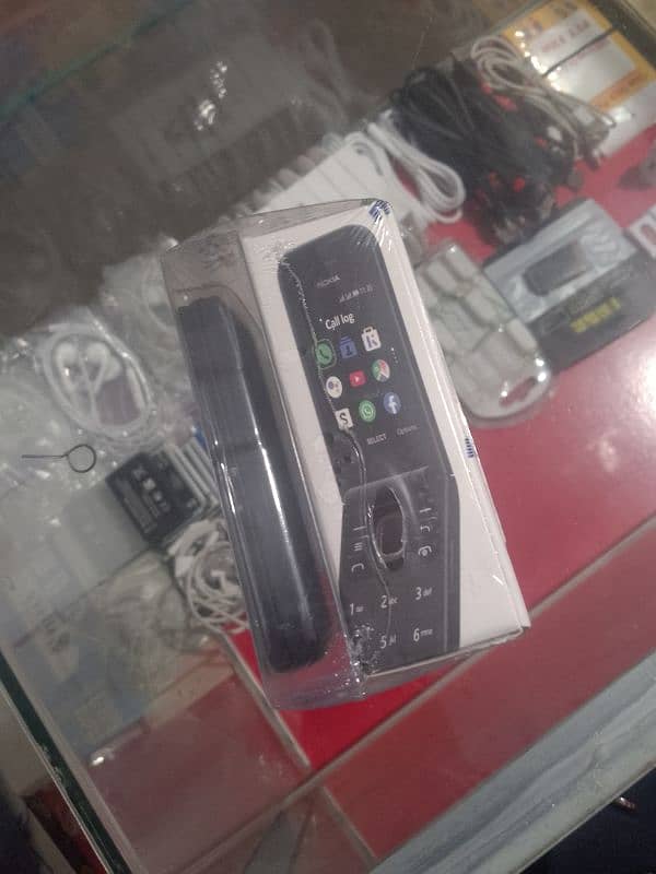 Nokia 2720flip dual sim box pack 1