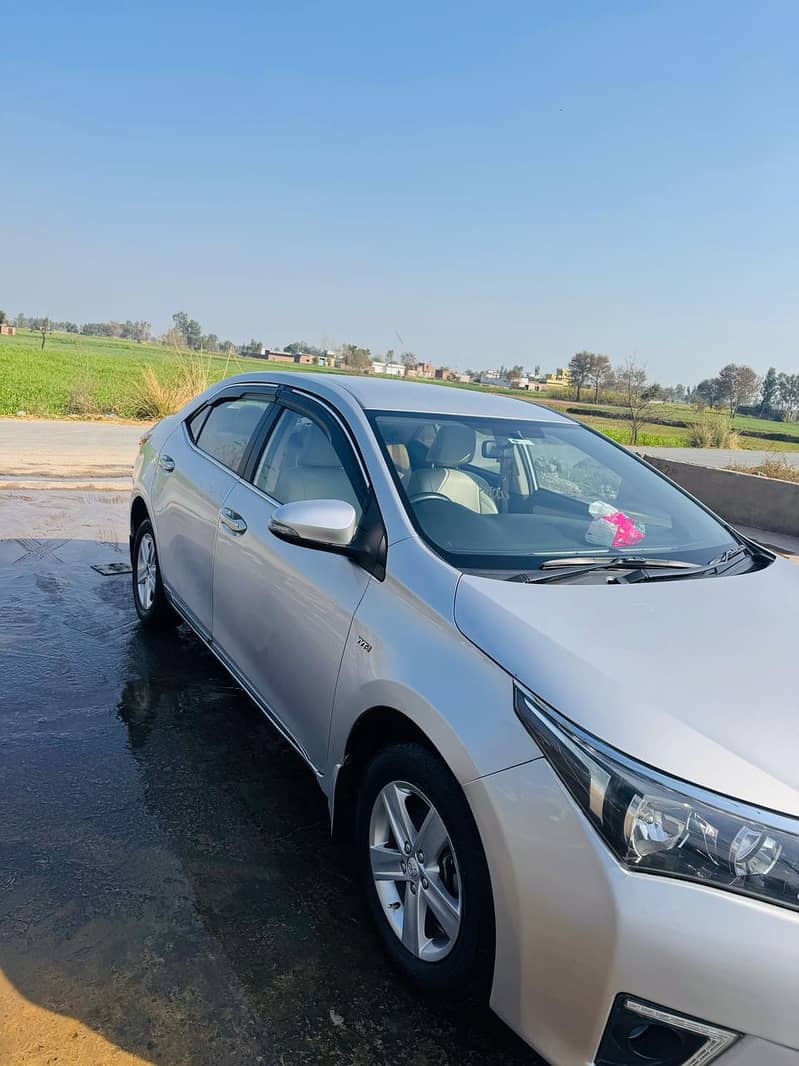 Toyota Corolla GLI Automatic 2017 Model Good Condition 4