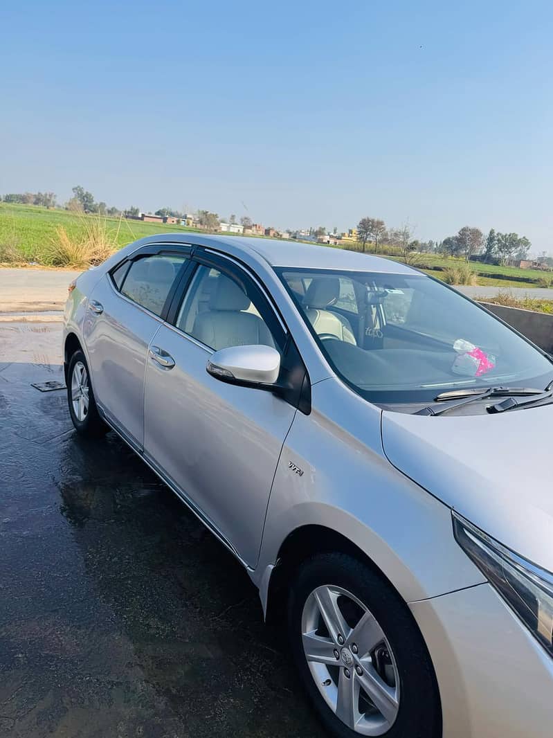 Toyota Corolla GLI Automatic 2017 Model Good Condition 5