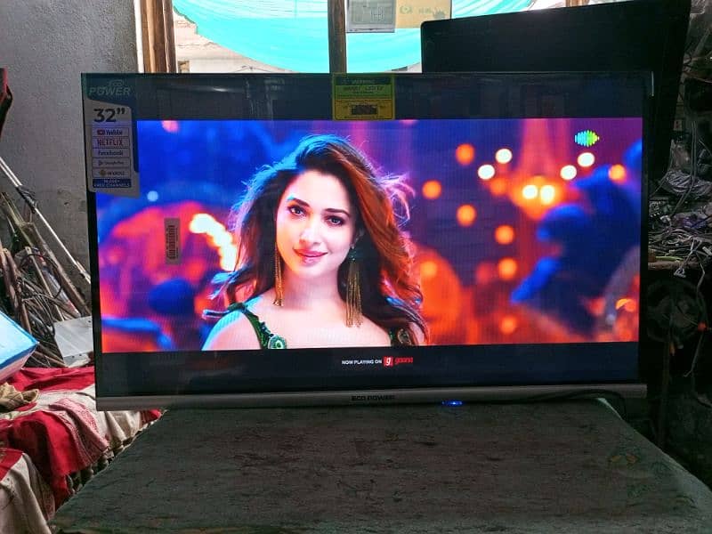 32 INCHES UHD FRAMELESS SMART TV WITH 1 YEAR WARRANTY 4