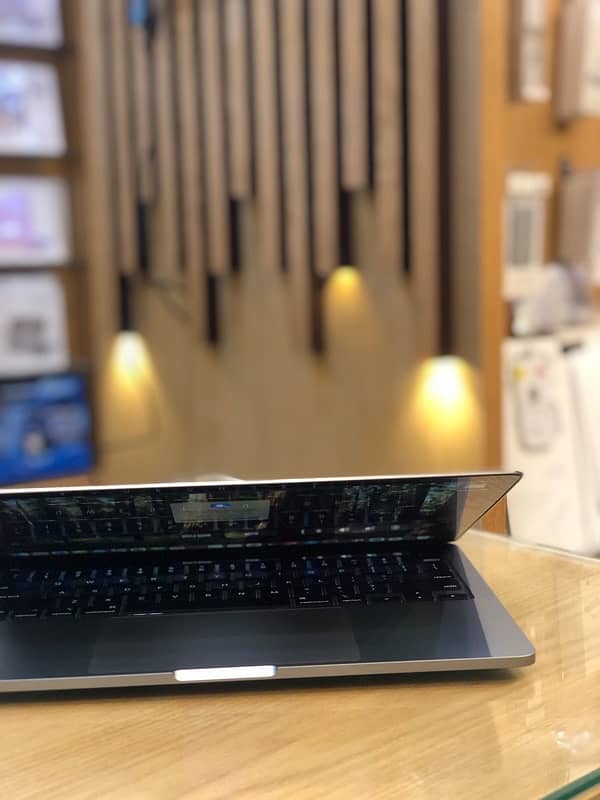 M1 mac book pro 13 inch 2