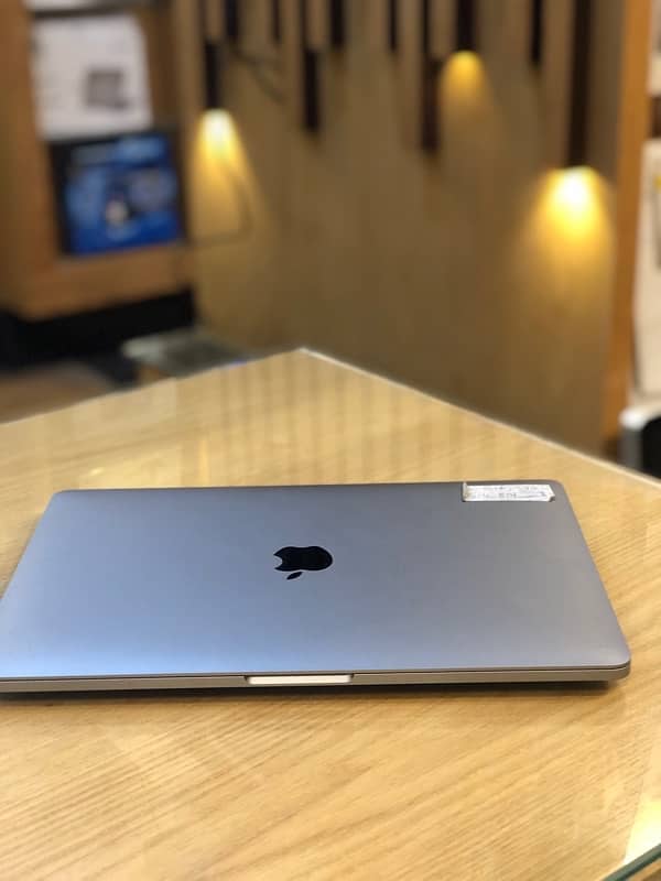 M1 mac book pro 13 inch 3