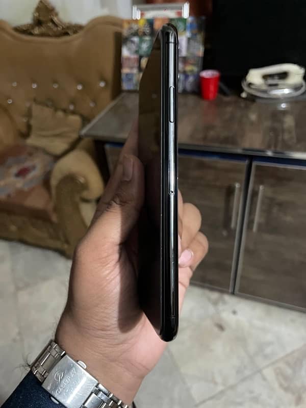 iphone 11 pro max 256GB PTA 2