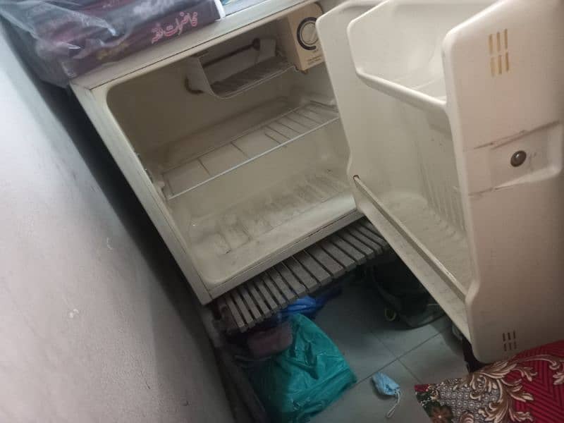 Room refrigerator 2