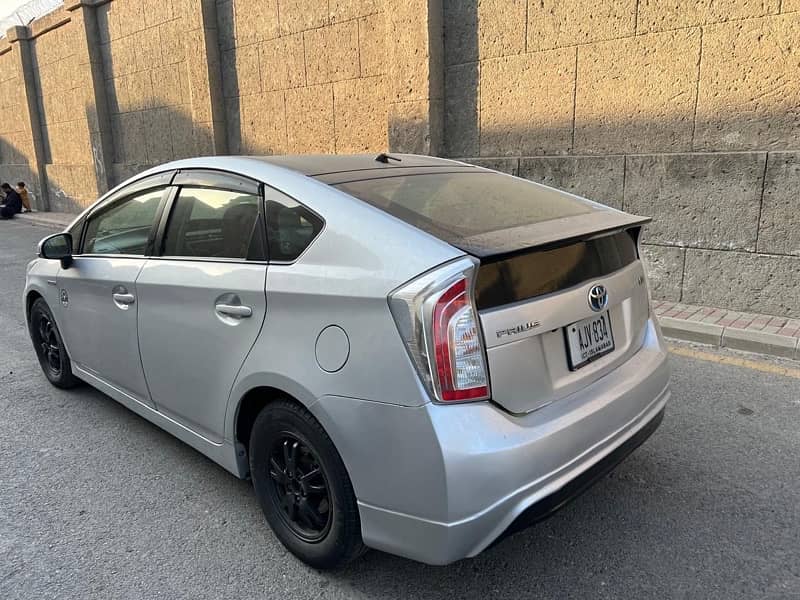 Toyota Prius 2014 4