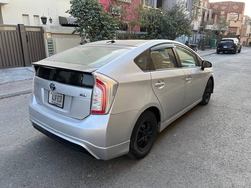 Toyota Prius 2014 6