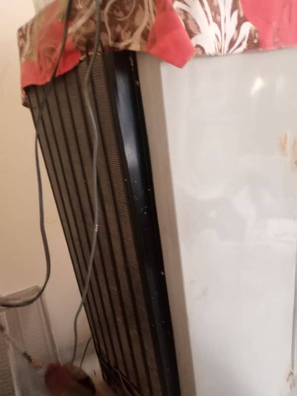 Fridge for sale . 3