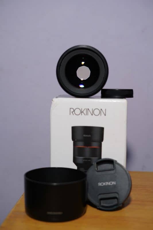 Samyang 85mm 1.4 Sony E-mount with lens station 4