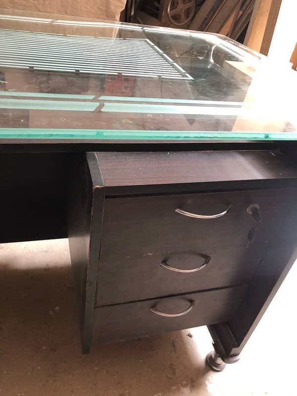 computer and study table good condition 2