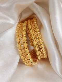 Bridal china gold polish Kara set best quality.