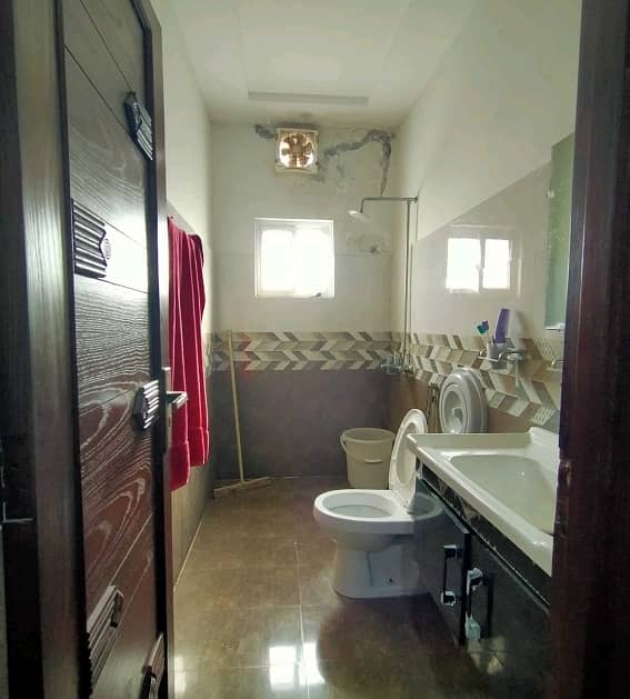 Upper Portion For rent In Beautiful Gulberg 3 5