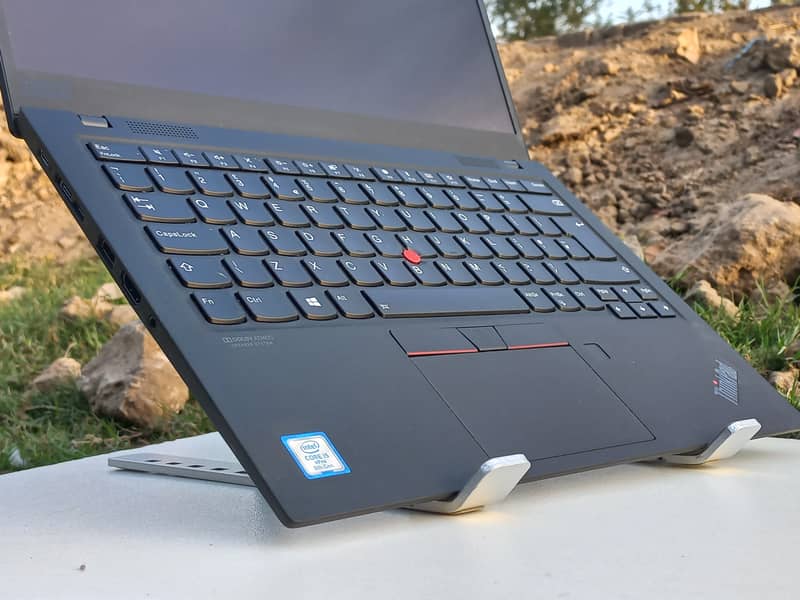 Laptop lenovo x1 carbon core i5 8th gen 16gb ram | Touch Screen 5
