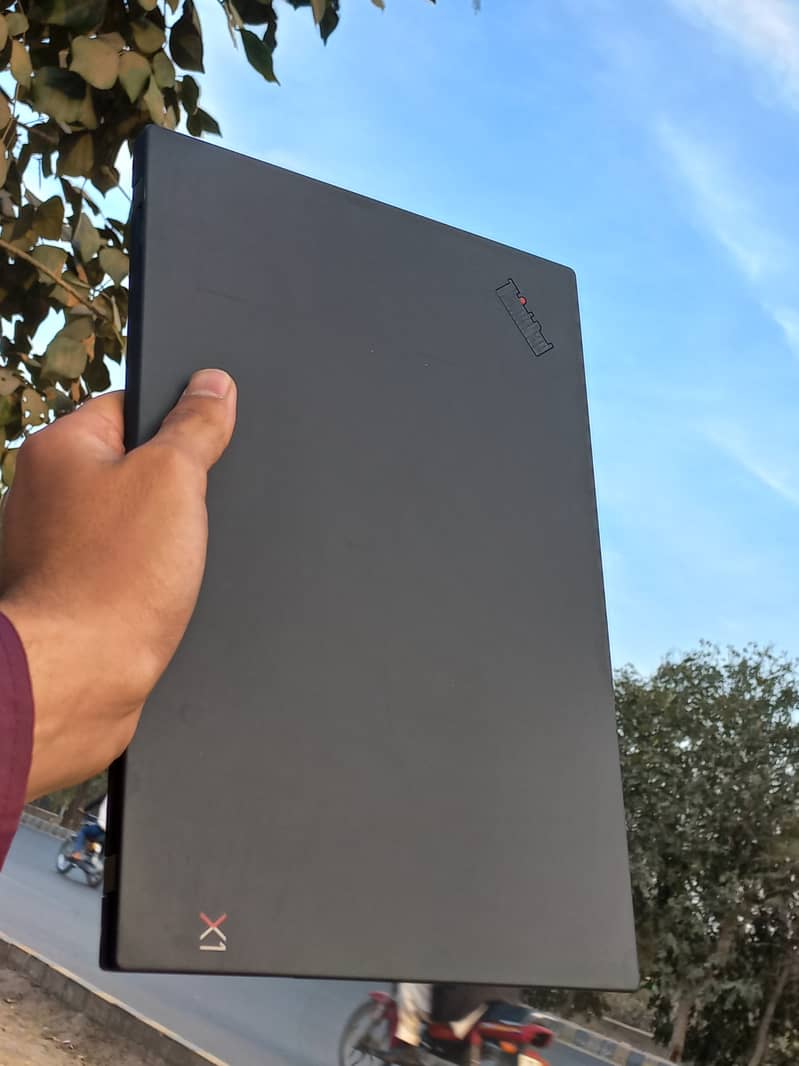 Laptop lenovo x1 carbon core i5 8th gen 16gb ram | Touch Screen 17