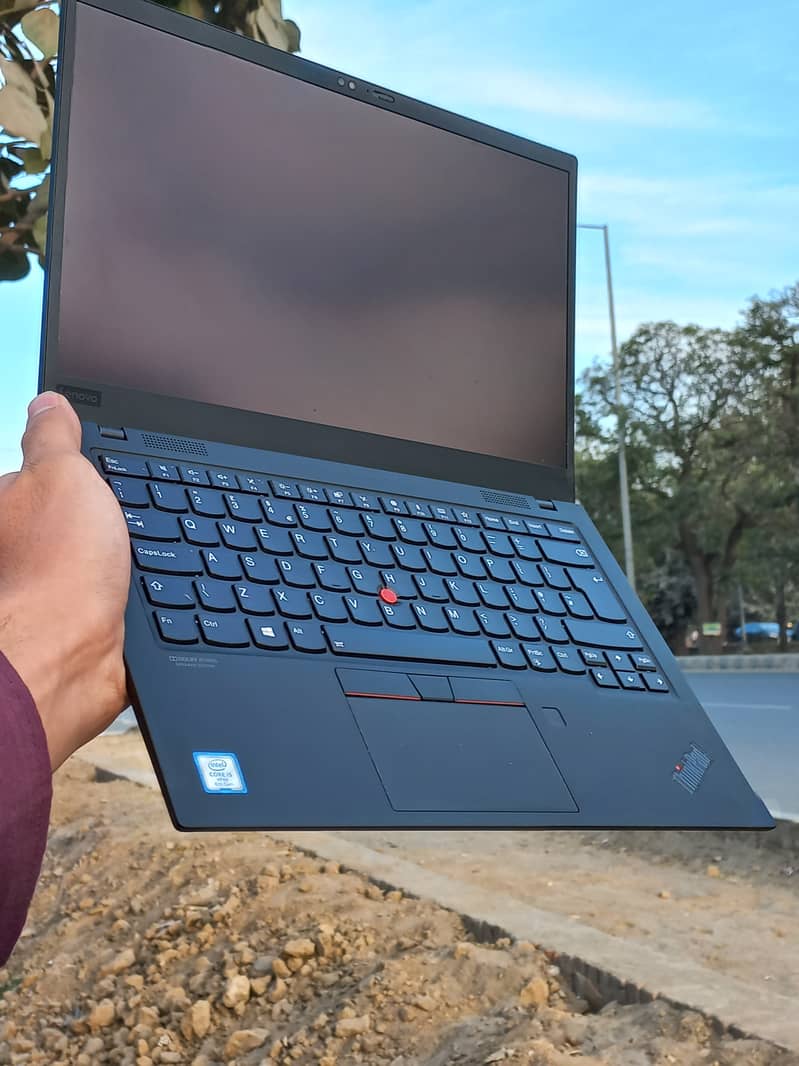 Laptop lenovo x1 carbon core i5 8th gen 16gb ram | Touch Screen 18