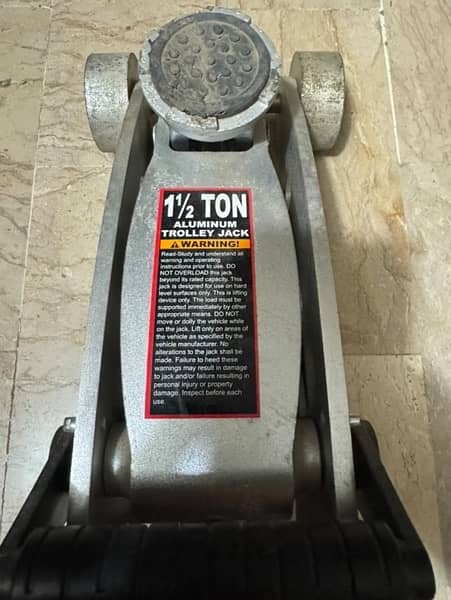 1.5 ton Trolley Jack 1