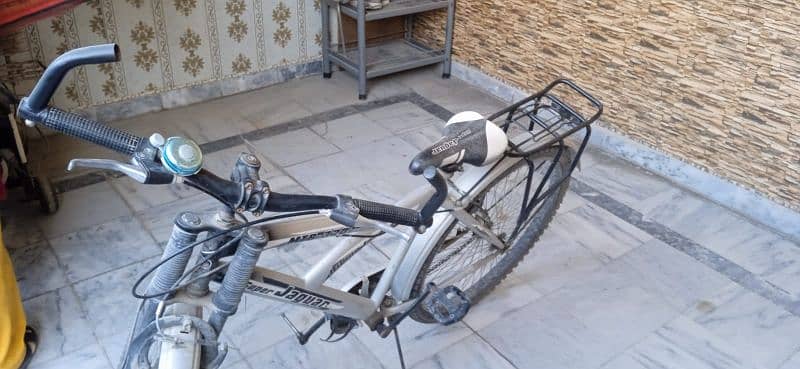 bicycle in v good condition 3