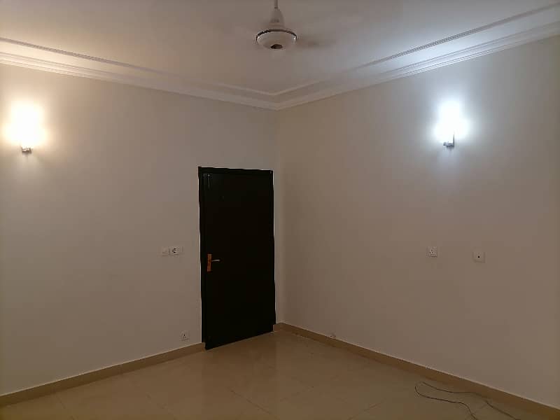 17 Marla 5 Bed Room Slightly Used House Available On Reasonable Rent. 5