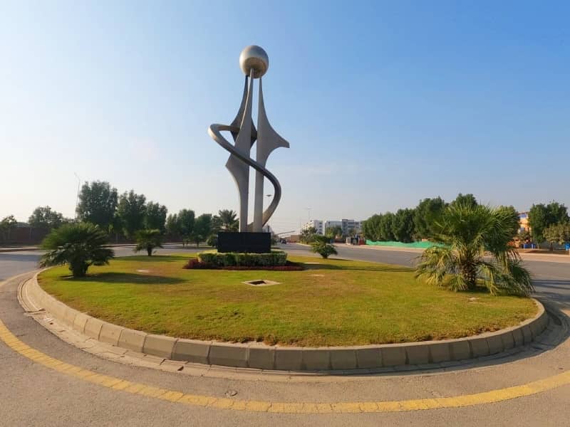 Ideally Located Commercial Plot Of 8 Marla Is Available For Sale In Lahore 8