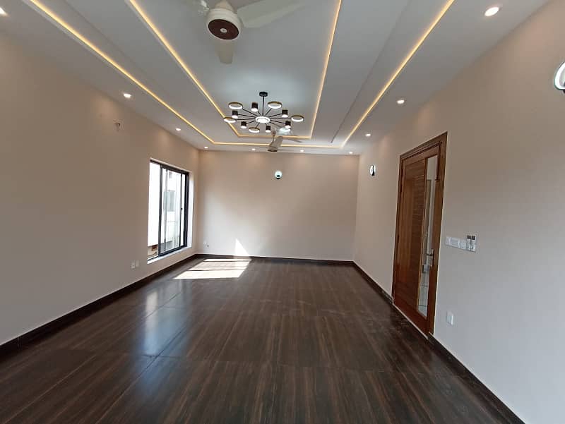 Dream Living Luxurious 1 Kanal Double Unit House In DHA Phase 1 Ready For Sale 23