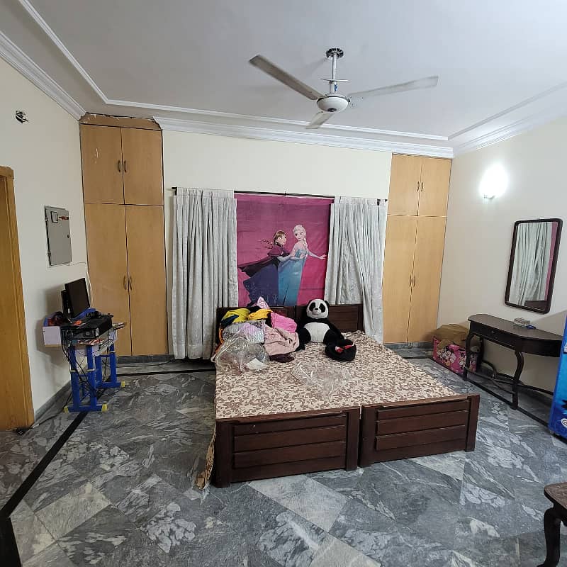 1 Kanal Corner Facing Park House For Urgent Sale 8