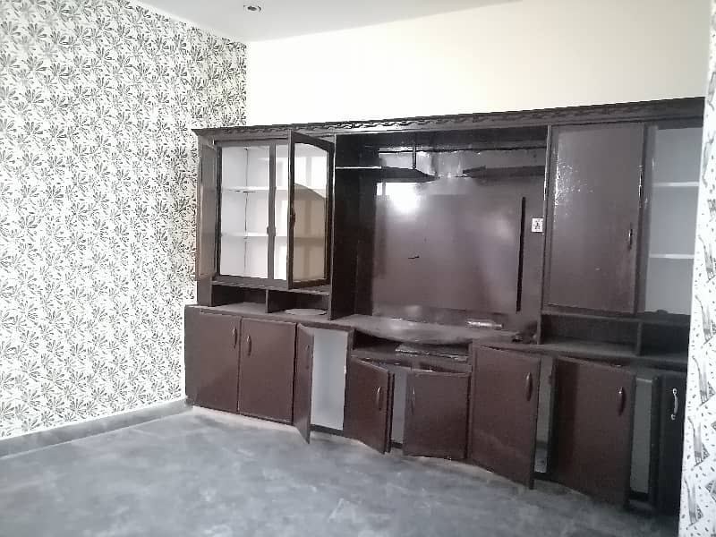 Ideally Located House For Sale In Allama Iqbal Town - Nizam Block Available 4