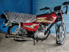 Honda CG-125 in lush condition