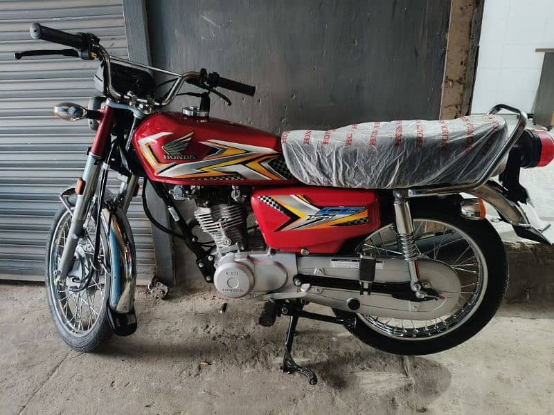 Honda CG-125 in lush condition 11