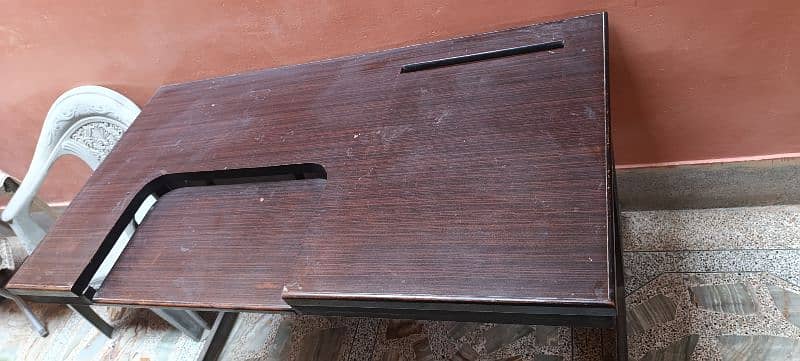 Computer table for sale price is negotiable for serious buyers. 0