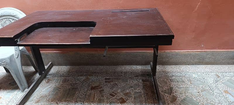Computer table for sale price is negotiable for serious buyers. 1