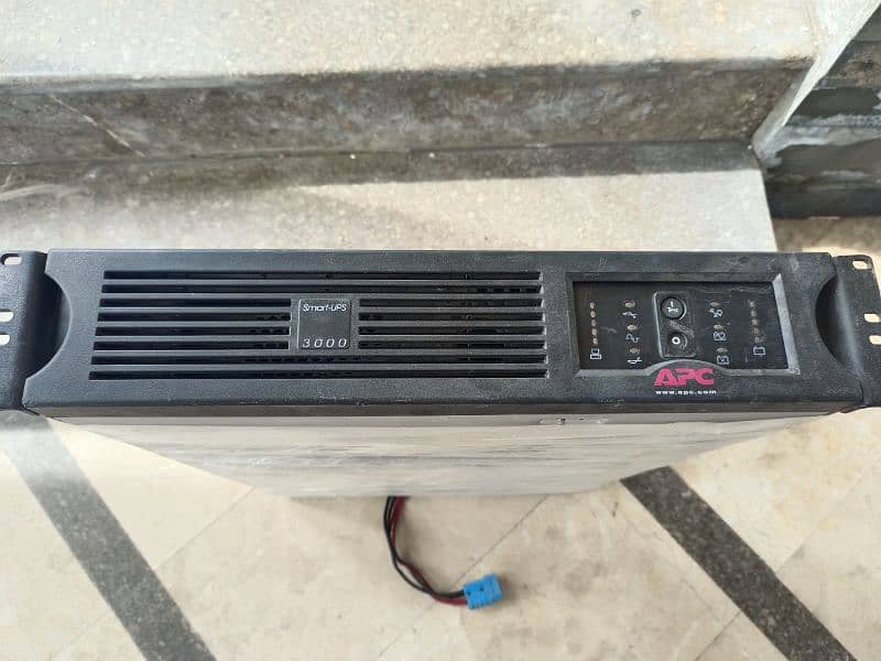 apc 3000va 2700w pure sine wave ups 0