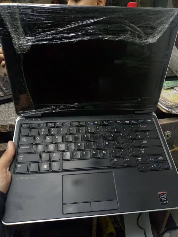 DELL latitude e7240 2