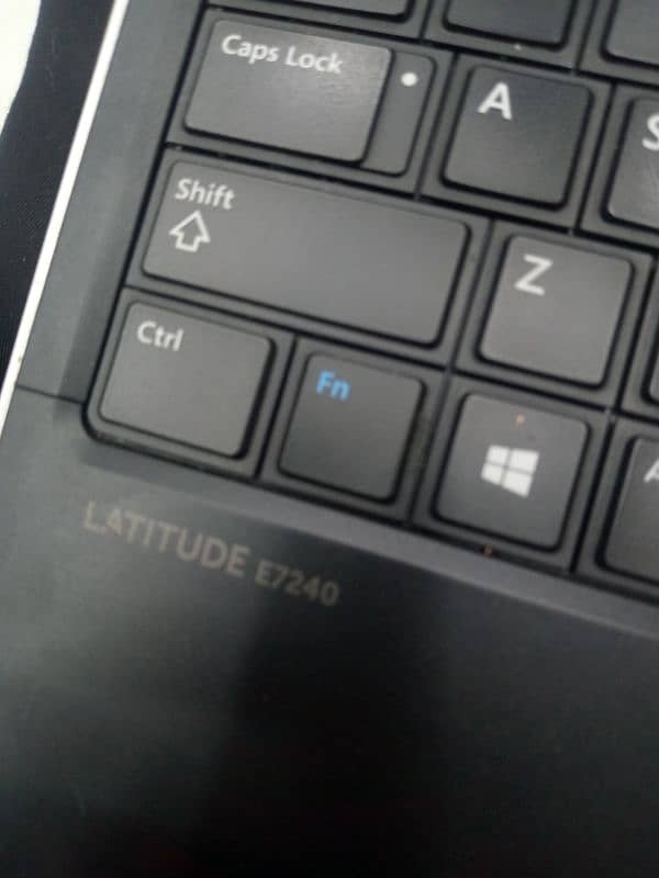 DELL latitude e7240 3