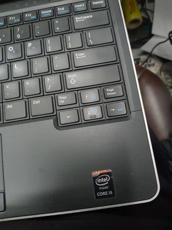 DELL latitude e7240 4