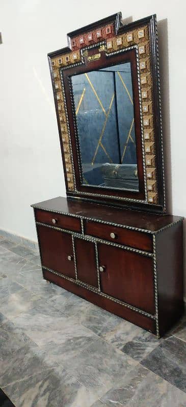 Dressing Table of Good Quality Wood 1